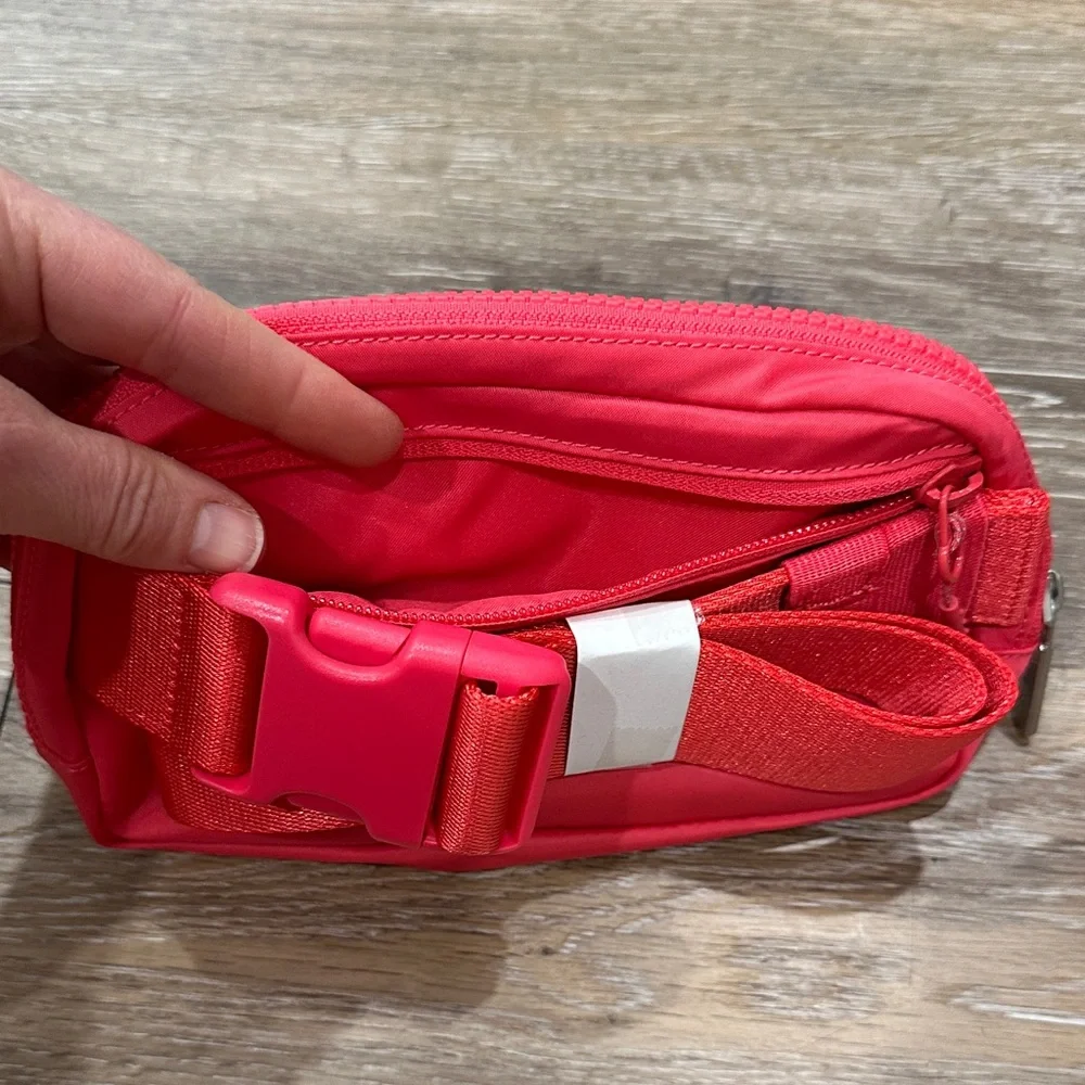 NWT! Lululemon Everywhere Belt Bag in Salmon Size Small - Picture 5 of 8